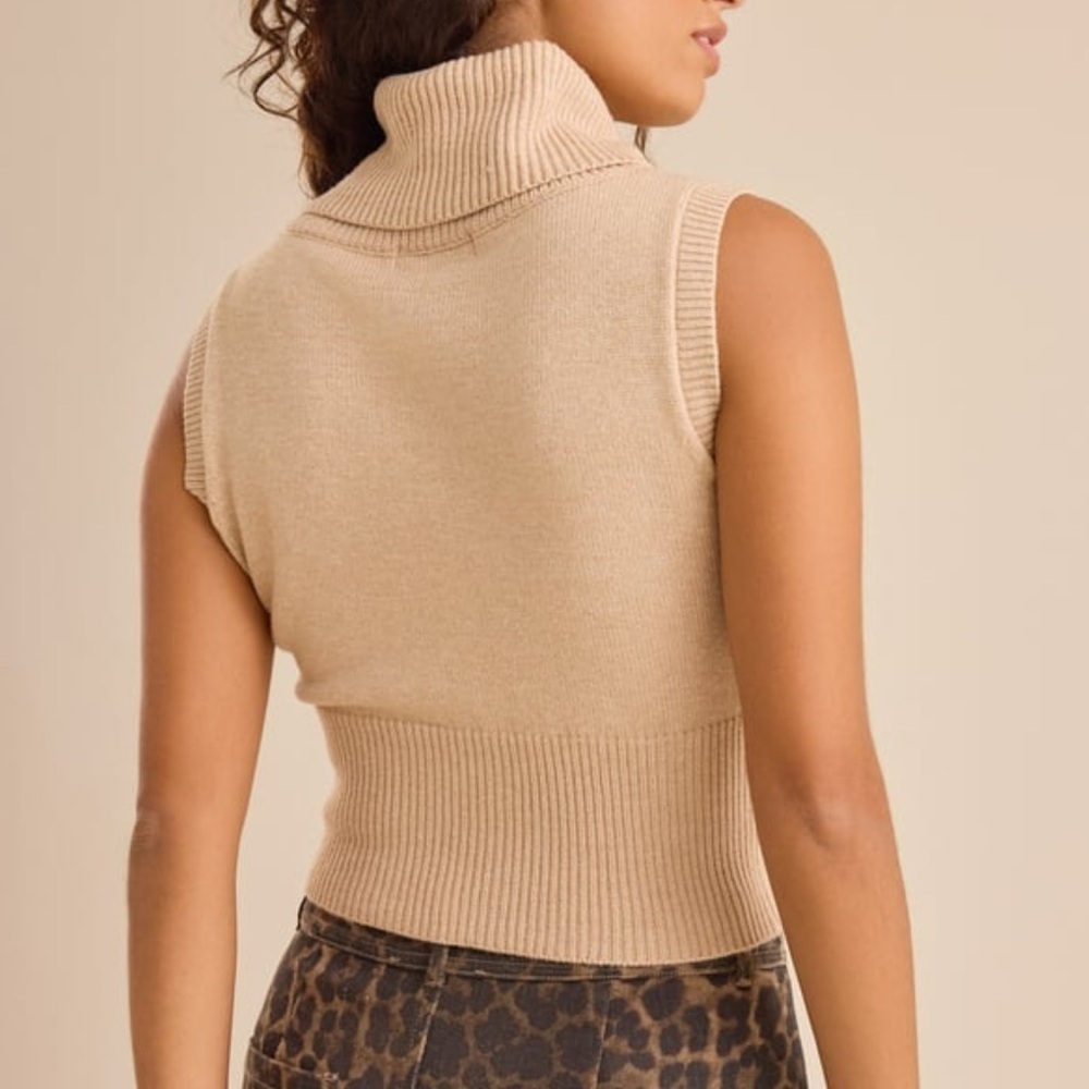 Altar’d State Sleeveless Turtleneck Sweater in Beige Size Large NWT - Picture 2 of 4
